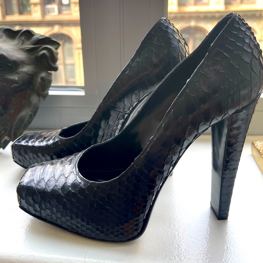 Glanmarco Lorenzi high heels with metallic touch🕊